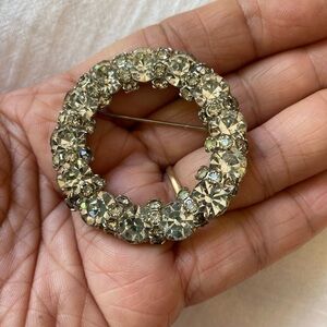 Vintage‎ Signed Warner Round Brooch w/ Brilliant Rhinestones
